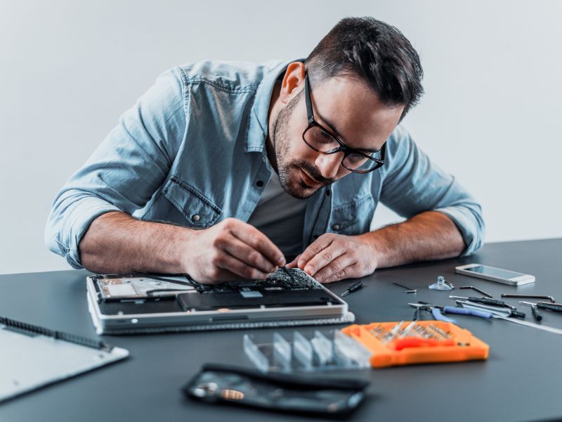 Ingenieros y técnicos especialistas en tecnolología